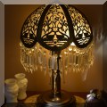 DL03. Ca. 1920s boudoir lamp with hanging crystals. 